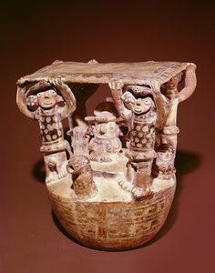 Gottheit auf Thron mit Baldachin, unterstützt von Höflingen, Recuay-Kultur von Peruvian School