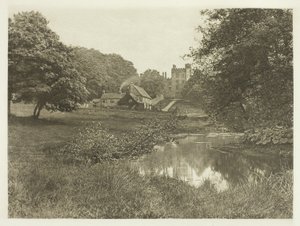 Haddon Hall und Gehöft, vom Fluss von Peter Henry Emerson