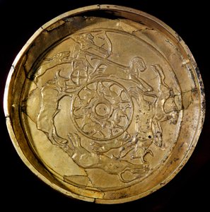 Phönizische Kunst: Goldplatte mit königlicher Jagdszene von Phoenician