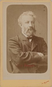 Porträt von Jules Verne 1828-1905, ca. 1870 von Photo studio Nadar.