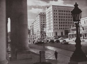 Ein Blick auf die North Terrace, Adelaide, Südaustralien (s/w Foto)