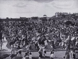 St Kilda Beach, Melbournes beliebtes Seebad, zeigt die Rasenflächen von Photographer Australian