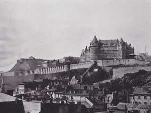 Das Chateau und die Zitadelle von der Unterstadt, Quebec von Photographer Canadian