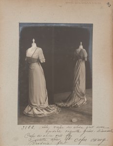 Albumseite: House of Worth, Ballkleid von Photographer French