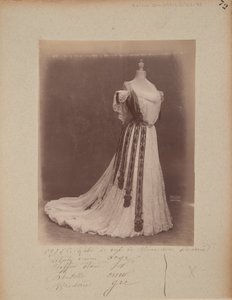 Albumseite: House of Worth, Ballkleid
