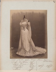 Albumseite: House of Worth, Ballkleid