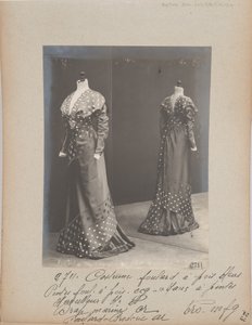 Albumseite: House of Worth, Kleid von Photographer French