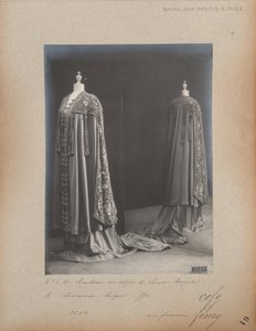 Albumseite: House of Worth, Abendcape von Photographer French
