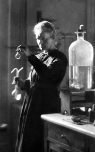 Marie Curie in ihrem Labor im Jahr 1925