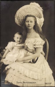Königin Viktoria Luise als Tante der Prinzessinnen von Photographer German