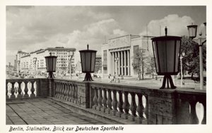 Ansicht der Deutschen Sporthalle, Stalinallee, Ost-Berlin, ca. 1950er Jahre von Photographer German