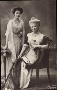 Wohlfahrts-Postkarte, Kronprinzessin Luise, Victoria von Photographer German