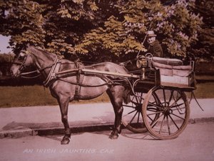 Ein irischer Jaunting Car, ca. 1910 (handkoloriertes s/w Foto)