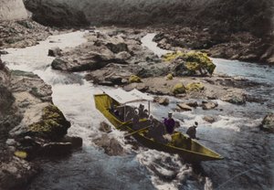 Japan, ca. 1912: Arashiyama, am Fuß der Hozu-Stromschnellen, bekannt für seine Landschaft von Photographer Japanese