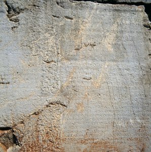 Wand mit Inschriften nahe dem Tempel des Apollo, Delphi (UNESCO-Welterbeliste) von Blaise Nicolas Le Sueur