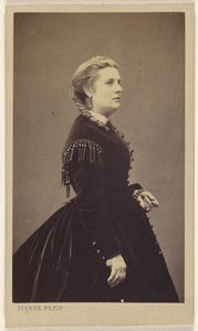 [Unbekannte Frau im dunklen Kleid, stehend, im Profil] von Pierre Petit