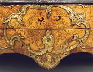 Detail einer Louis XV Kommode, verkauft von Adrien Delorme von Pierre Roussel