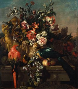 Nelken und andere Blumen mit Papageien auf einem Sockel
