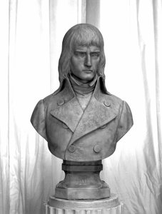 Büste von Napoleon Bonaparte als junger General der italienischen Armee im Jahr 1794. 1888. Marmorskulptur von Pietro Fumeo. Mailand, Museo del Risorgimento.