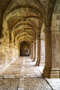 Ansicht der Kreuzgänge, Kloster Santa Maria de Salzedas, Tarouca, Portugal von Portuguese School
