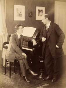 Alexander Zemlinsky und Arnold Schönberg in Prag, 1917 von Prague . Photo studio Schlosser and