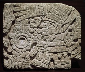 Präkolumbische Kunst, Mischkultur: Skulptierter Brustschmuck, der eine reich gekleidete Figur darstellt - aus Oaxaca, Mexiko Nationalmuseum für Anthropologie von Mexiko-Stadt, Mexiko von Pre Columbian Pre Columbian