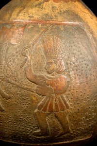 Flasche, die einen Kampf zwischen einem Reiter und einem Krieger zu Fuß darstellt (Terrakotta) von Precolombian Precolombian