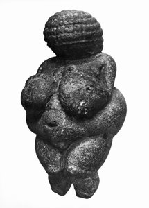 Die Venus von Willendorf, Seitenansicht der weiblichen Figurine, Gravettien-Kultur, Oberes Paläolithikum, ca. 30000-18000 v. Chr.