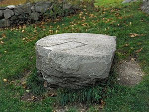Zivilisation der Camunni, Vorgeschichte: Opferaltar. Zeitraum zwischen dem Neolithikum und der Bronzezeit. Capo di Ponte, Parco nazionale delle incisioni rupestri di Naquane, Valcamonica, Val Camonica, Italien