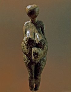 Vorgeschichte: Statue einer Gravettian-Frau vom Fundort Kostenki (Oblast Woronesch). 30000-25000 v. Chr. Oberes Paläolithikum, Steinzeit. Sankt Petersburg, Peter-der-Große-Museum für Anthropologie und Ethnographie, Russland