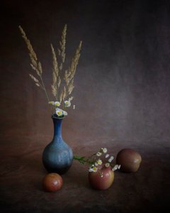 Herbstäpfel und Vase