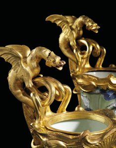 Ein Paar Louis XV Kannen, Porzellan 1662-1722, Montierungen ca. 1745-49