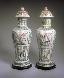 Paar chinesischer Exportvasen Famille Verte mit Deckeln, Kangxi-Periode (1662-1722)