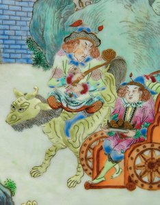 Detail von einem Paar kaiserlicher Famille-Rose-Vasen