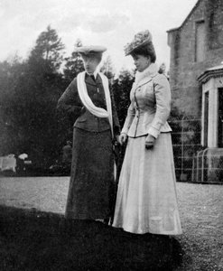 Mary von Teck 1867-1953, Prinzessin von Wales, mit der Herzogin von Aosta, 1908