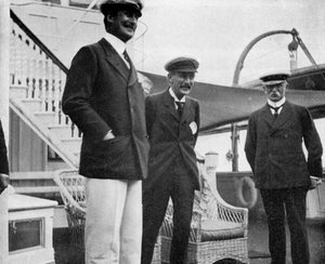 Sir Charles Hardinge, Sir Arthur Nicolson und General Sir John French, 1908 von Queen Alexandra