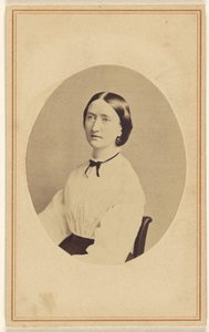 [Unbekannte Frau, sitzend] von R. A. Lord