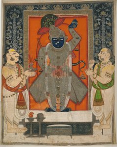 Priester verehren Krishna als Shrinathji für das Berg-der-Nahrung-Festival [Annakuta utsava]; Schreinbehang [pichhavai]