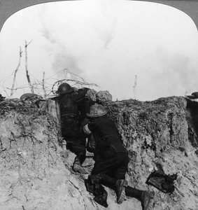 Artilleriebeobachtungsoffizier im Vorposten, Frankreich, Erster Weltkrieg, 1914-1918 von Realistic Travels Publishers