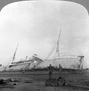 Deutscher Kreuzer vor Dar es Salaam, Tansania, im Ersten Weltkrieg versenkt, 1914-1918 von Realistic Travels Publishers
