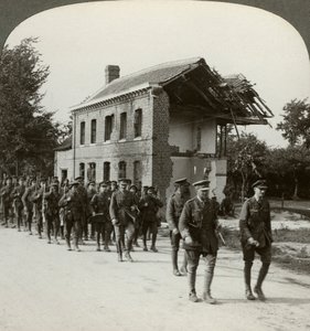 Londoner Territorialen auf dem Marsch, La Bassee Road, Nordfrankreich, Erster Weltkrieg