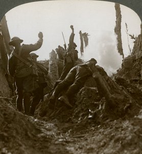 Nordländische Truppen bombardieren eine deutsche Maschinengewehrstellung, Polygon Wood, 20. Jahrhundert von Realistic Travels Publishers