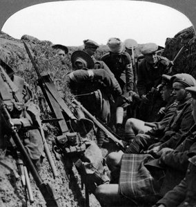 Tragen von Verwundeten, Erster Weltkrieg von Realistic Travels Publishers