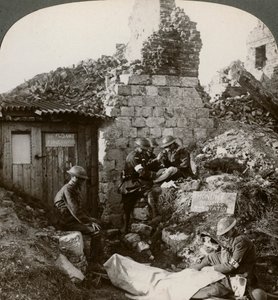 Das Royal Army Medical Corps an der Monchy-Dressing-Station, Frankreich, Erster Weltkrieg, 1914-1918 von Realistic Travels Publishers