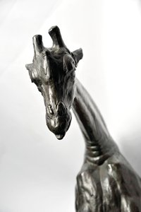 Große Giraffe mit gesenktem Kopf, modelliert 1909-10, gegossen vor 1913