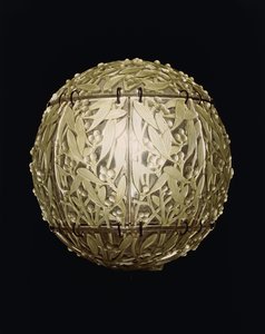 Boule de Gui, ein grün gefärbter hängender Schirm von Rene Jules Lalique