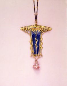 Anhängerbrosche und Kette