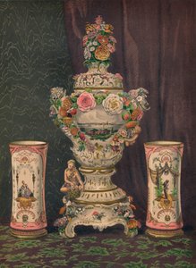 Vase aus Dresdner Porzellan und Paar Porzellanbecher