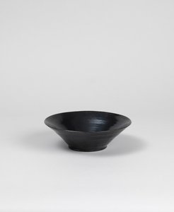 Schwarz glasierte Schale