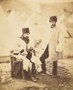 Hauptmann Brown vom 4. Leichten Dragonerregiment und sein Diener in Winterkleidung von Roger Fenton